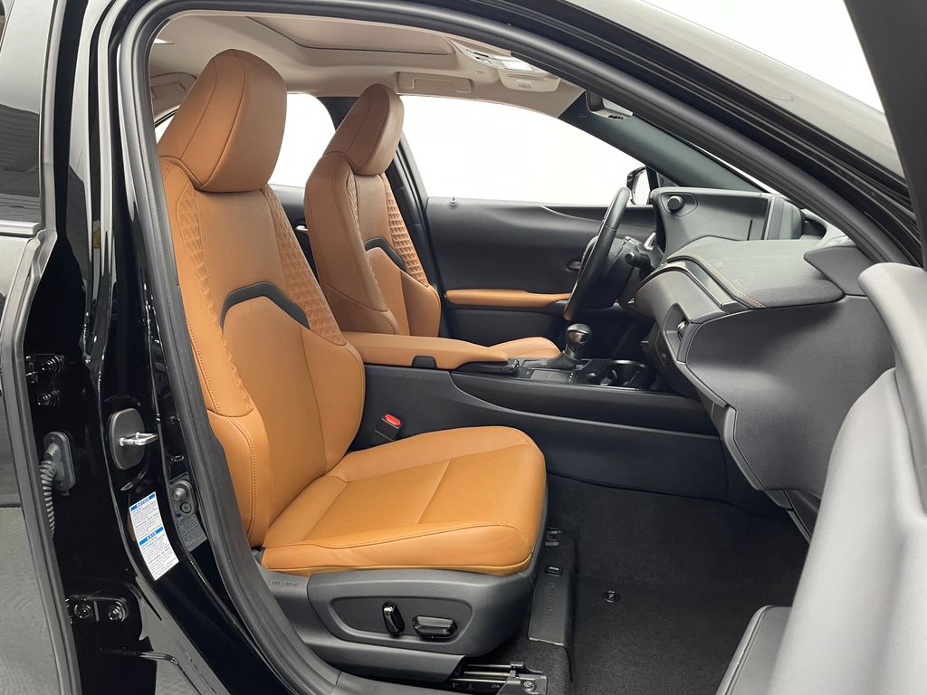 Thumbnail: 2021 Lexus UX - 18