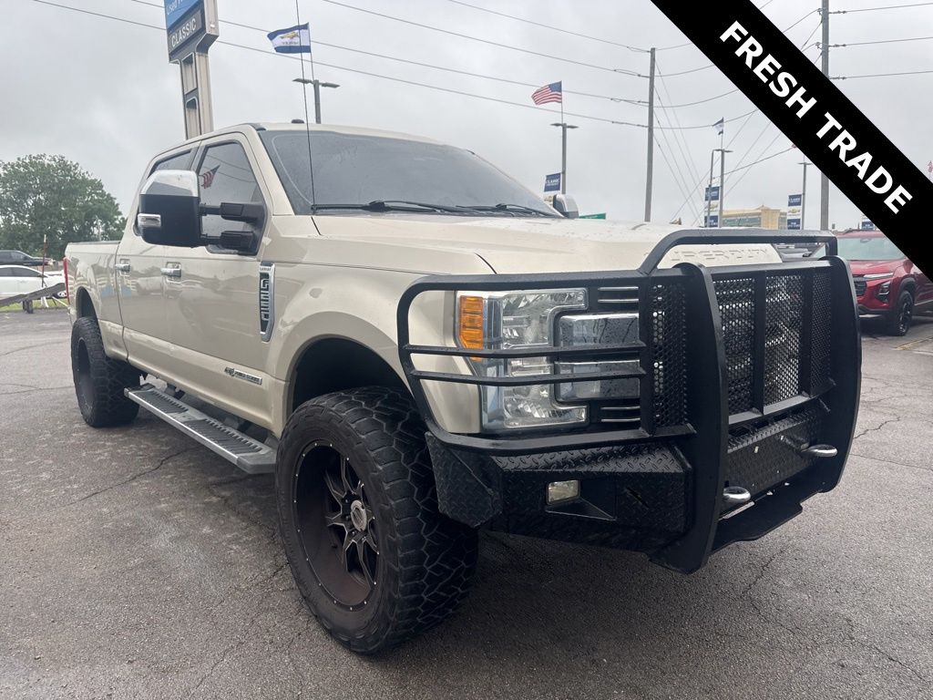 White Gold Metallic 2017 Ford F-250 Super Duty Lariat Crew Cab 4WD Pickup Truck Four-Wheel Drive 6-Speed Automatic