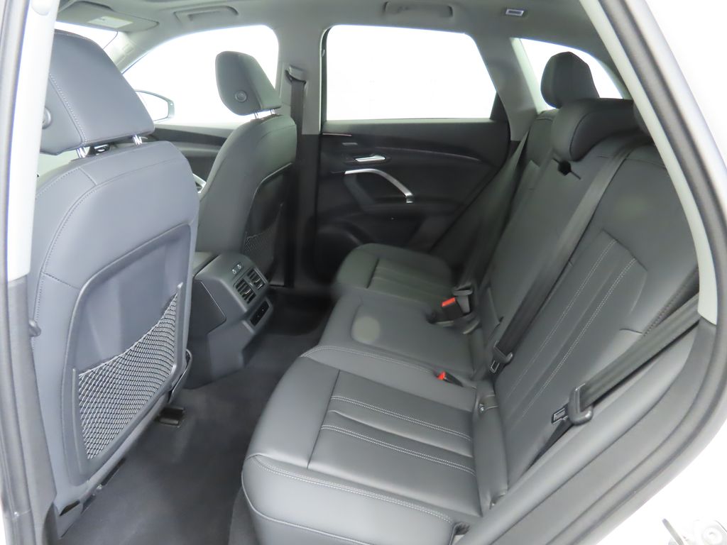 Thumbnail: 2025 Audi Q5 - 23