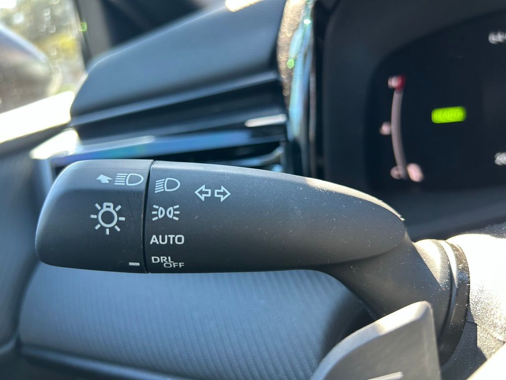 Thumbnail: 2025 Toyota Camry - 21