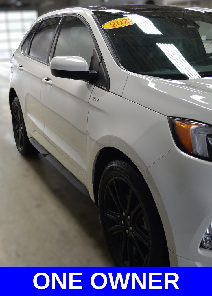Used 2022 Star White Metallic Tri-Coat Ford ST Line image 8