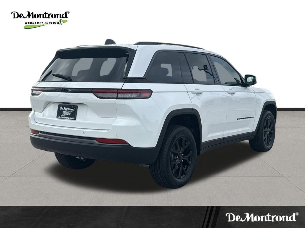 2026 Jeep Grand Cherokee Altitude White at Mac Haik CDJR North Houston