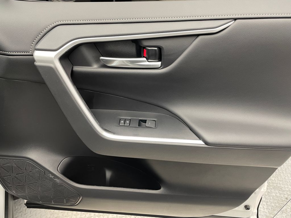 Thumbnail: 2025 Toyota RAV4 - 16