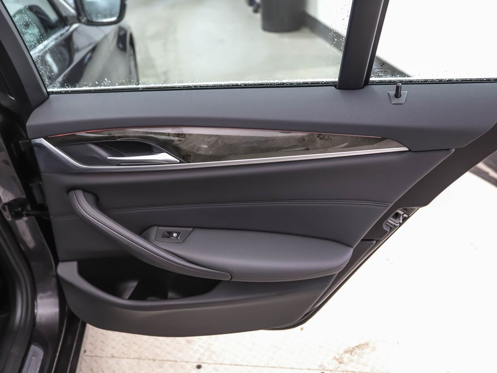 2020 BMW 5 Series 530i xDrive 23