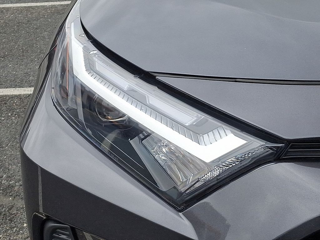 2022 Toyota RAV4 XLE 9