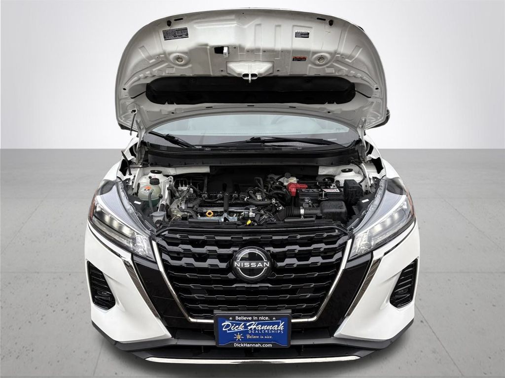 2023 Nissan Kicks SR
