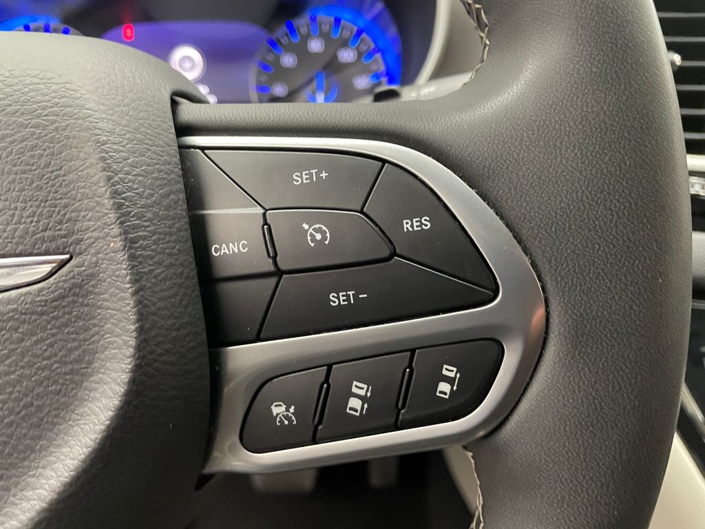 Thumbnail: 2024 Chrysler Pacifica - 23