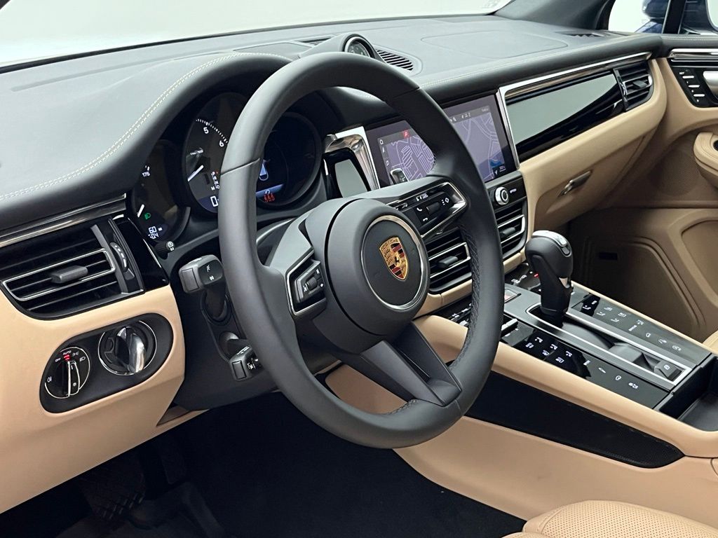Thumbnail: 2026 Porsche Macan - 4