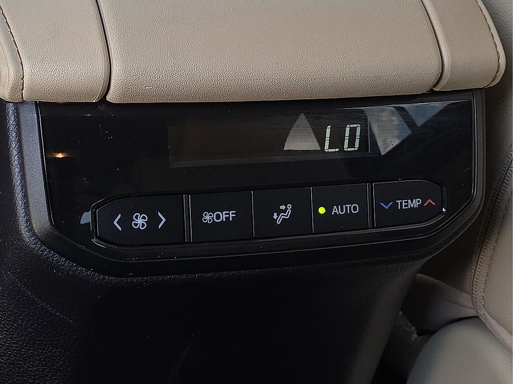 Used 2023 Toyota Highlander XLE For Sale in Farmington, AR
