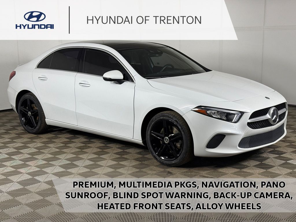 2019 Mercedes-Benz A-Class Blanco (Digital White Metallic) Sedán Tracción en las cuatro ruedas 7 velocidades Automática