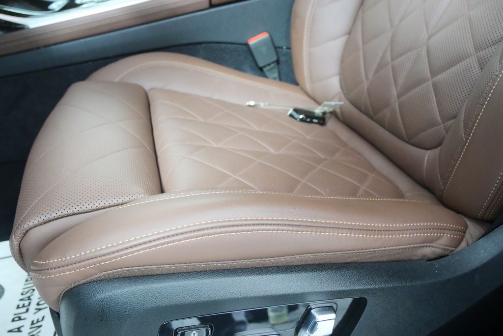 Thumbnail: 2025 BMW X7 - 10