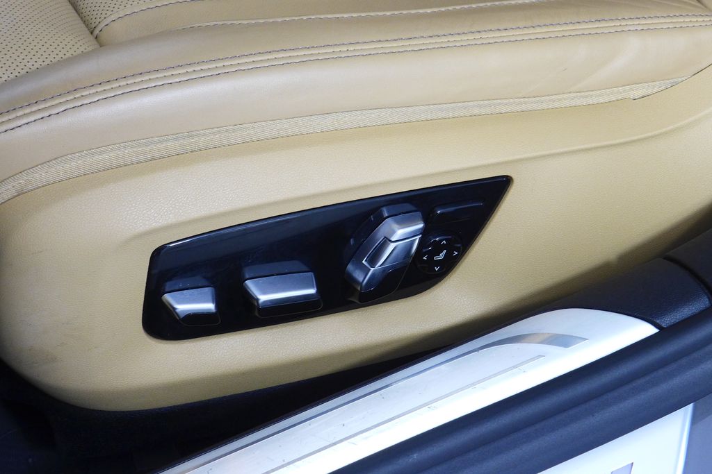 Thumbnail: 2021 BMW 7 Series - 22