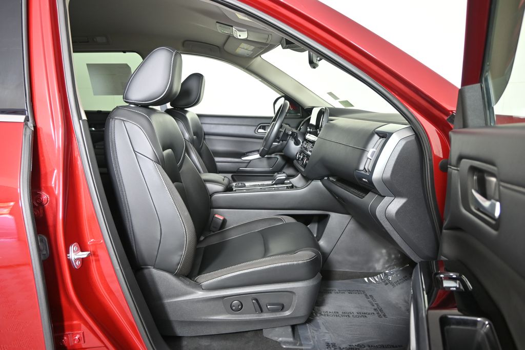 2023 Nissan Pathfinder SL - Photo 13