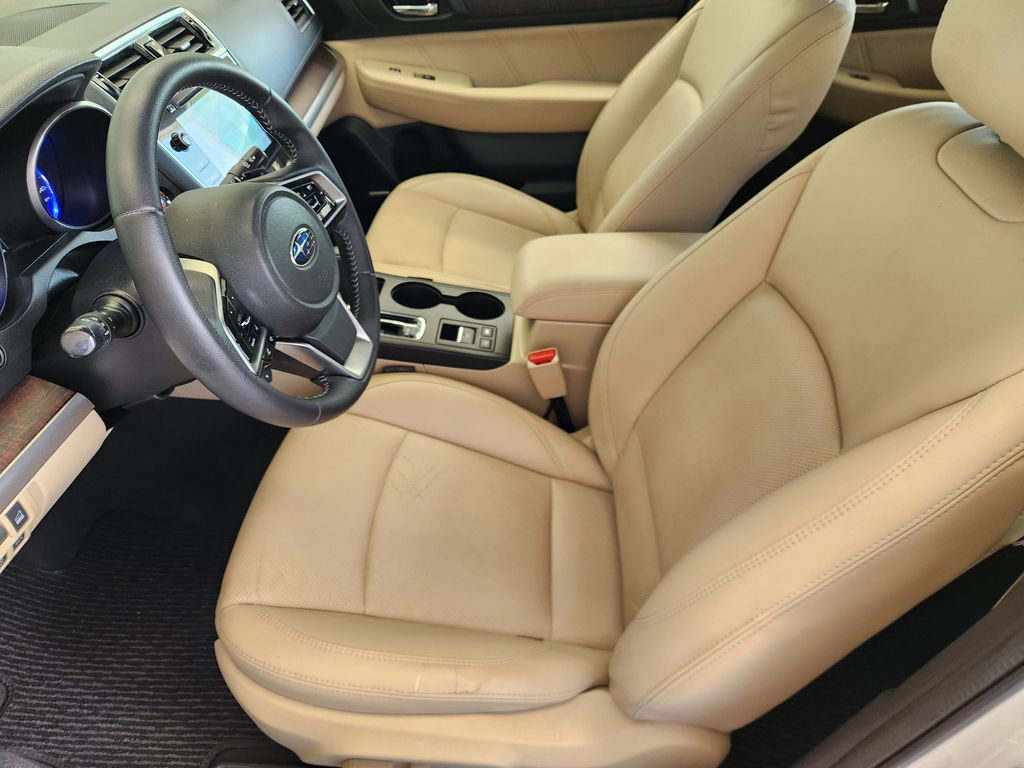 2019 Subaru Outback 2.5i White at Legacy Ford