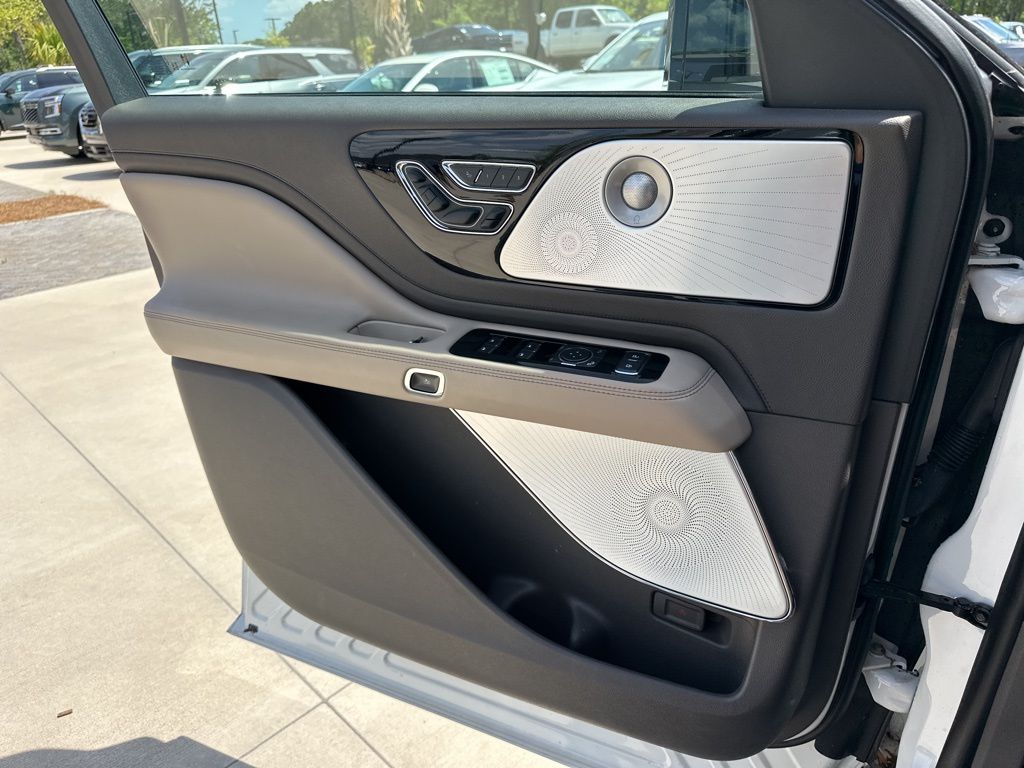 2021 Pristine White Lincoln Aviator Reserve AWD SUV