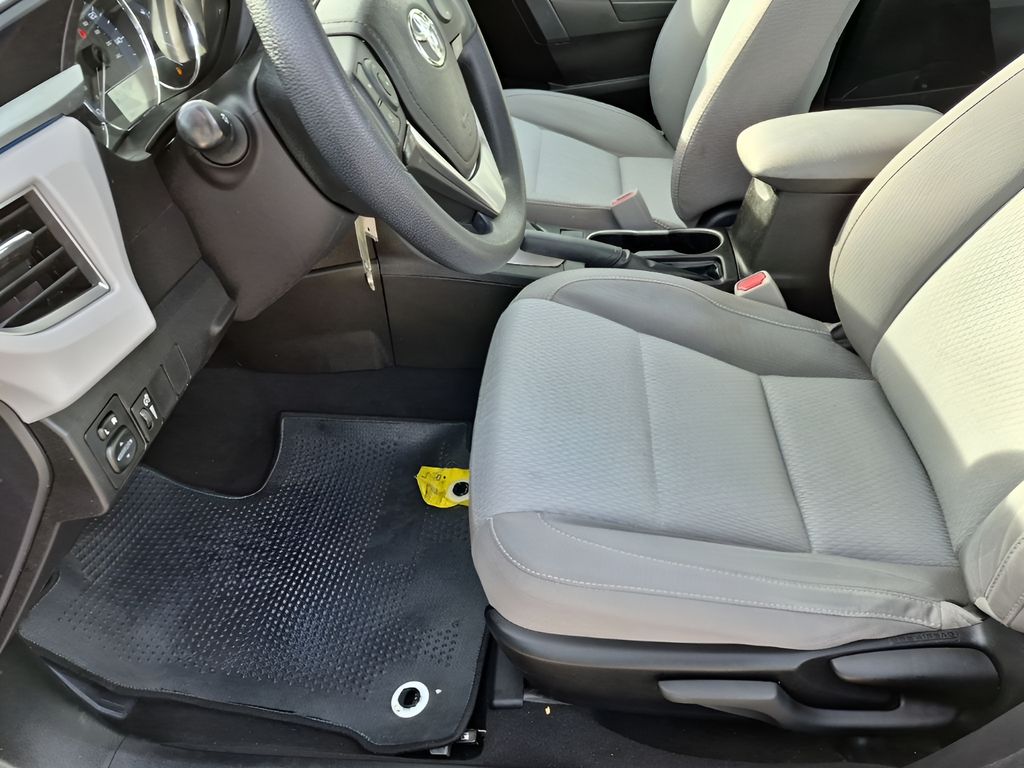 Used 2016  Toyota LE Plus image 31