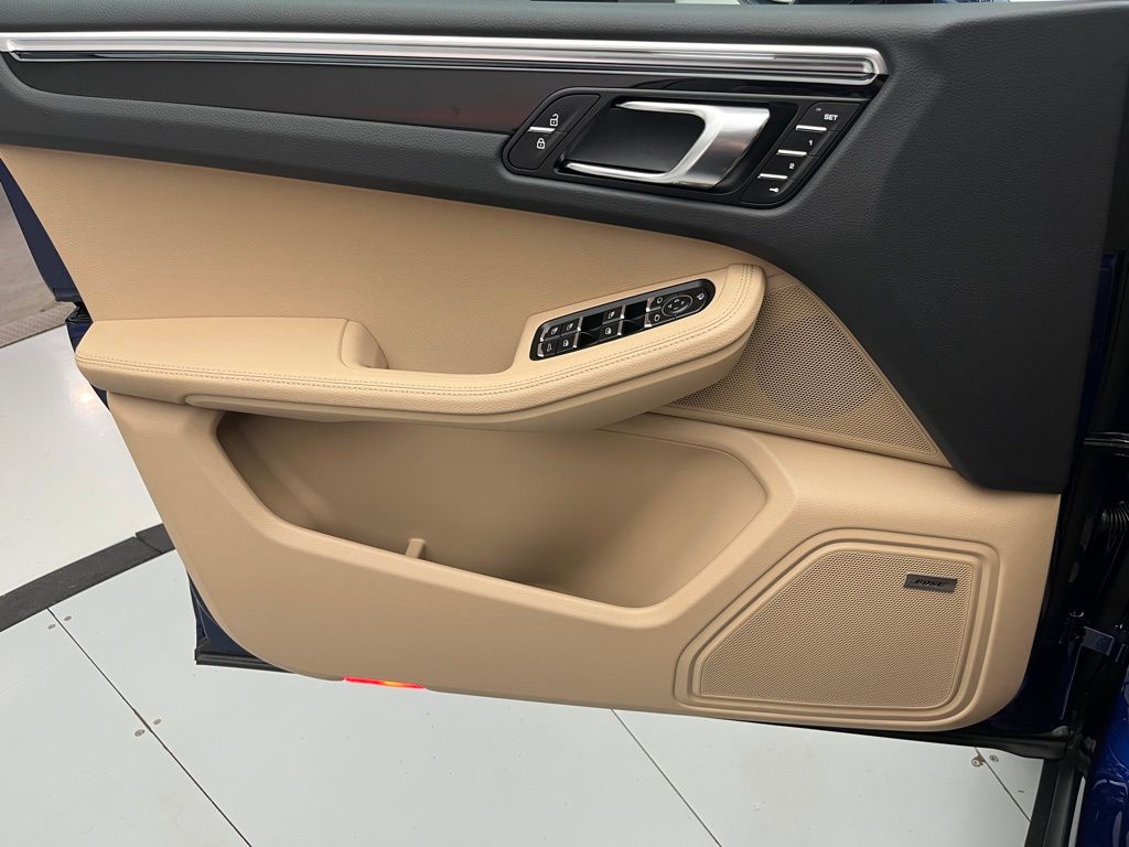 Thumbnail: 2025 Porsche Macan - 18