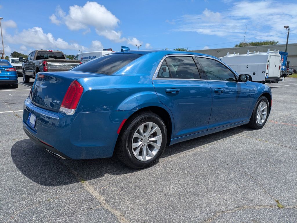 2022 Chrysler 300 Touring
