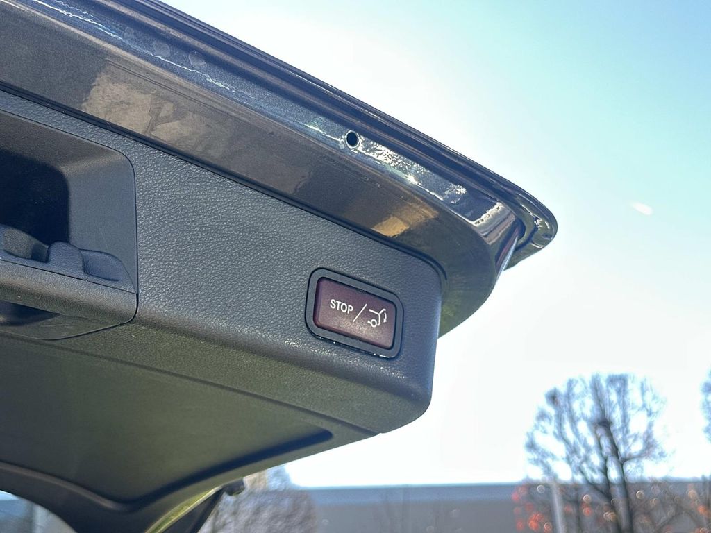 Thumbnail: 2012 Mercedes-Benz M-Class - 29