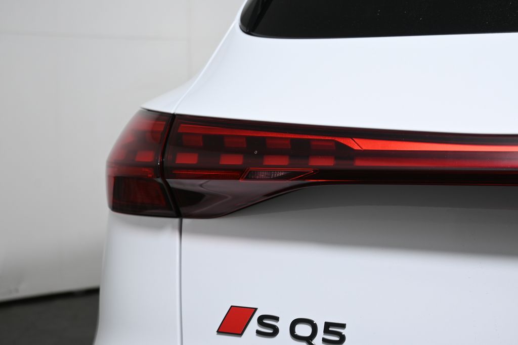 Thumbnail: 2025 Audi SQ5 - 12
