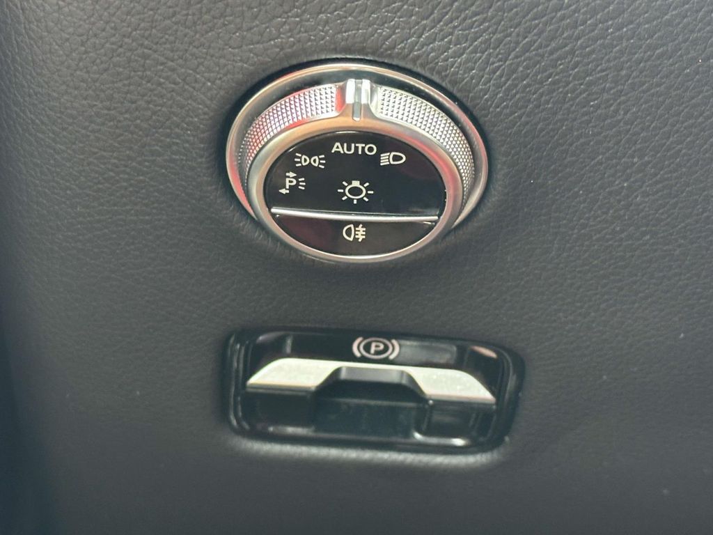 2024 Mercedes-Benz GLC 300 24