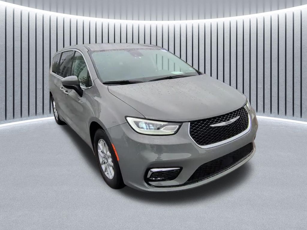 Ceramic Gray Clearcoat 2023 Chrysler Pacifica Minivan Front-Wheel Drive 9-Speed Automatic