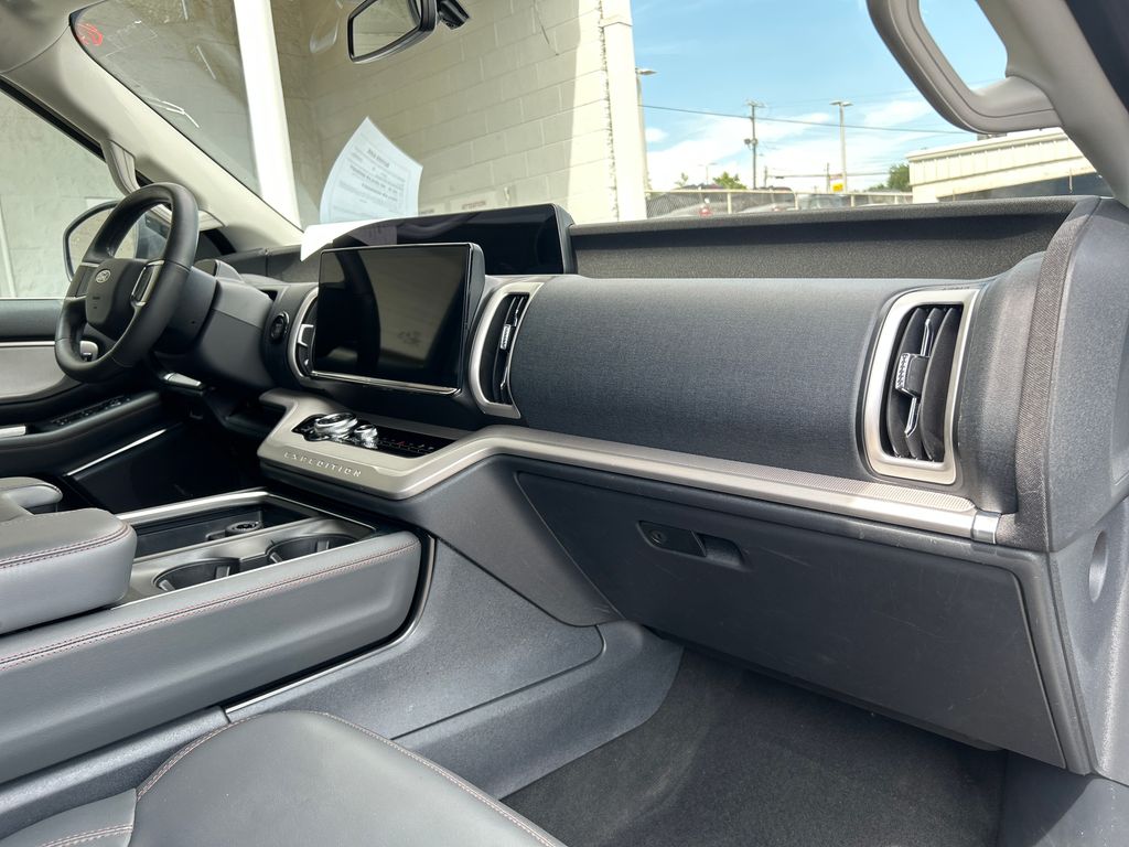 2025 White Ford Expedition Active RWD SUV