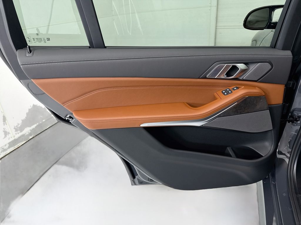 Thumbnail: 2027 BMW X7 - 26