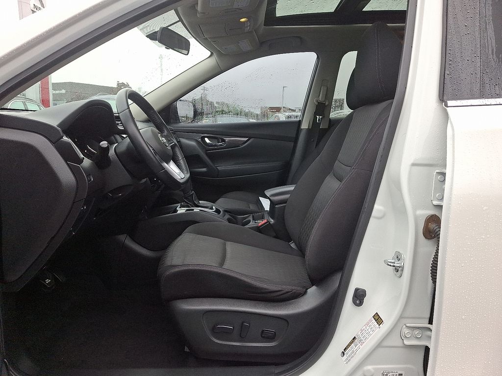 2018 Nissan Rogue SV 13