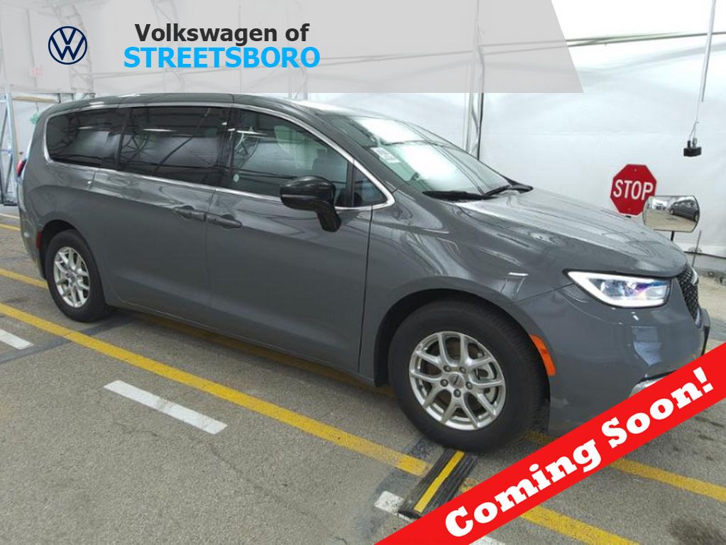 2025 Chrysler Pacifica's photo