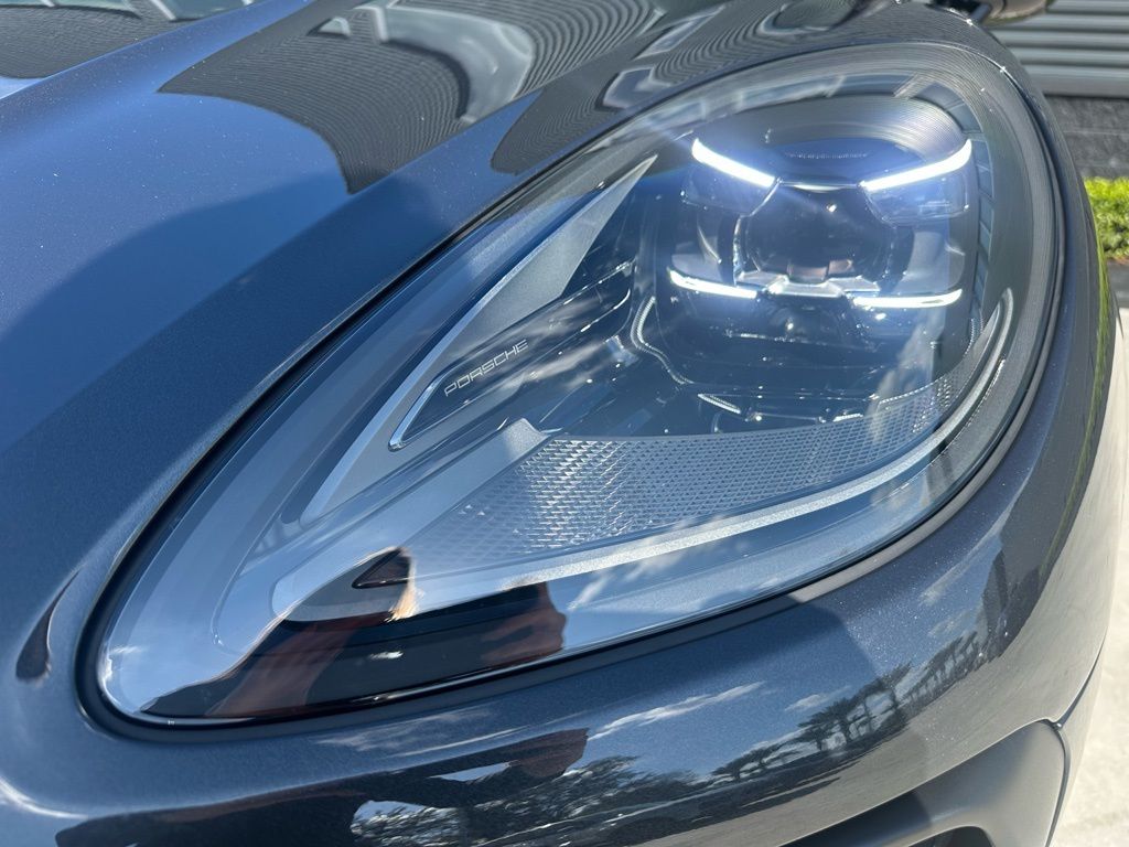 Thumbnail: 2026 Porsche Macan - 13