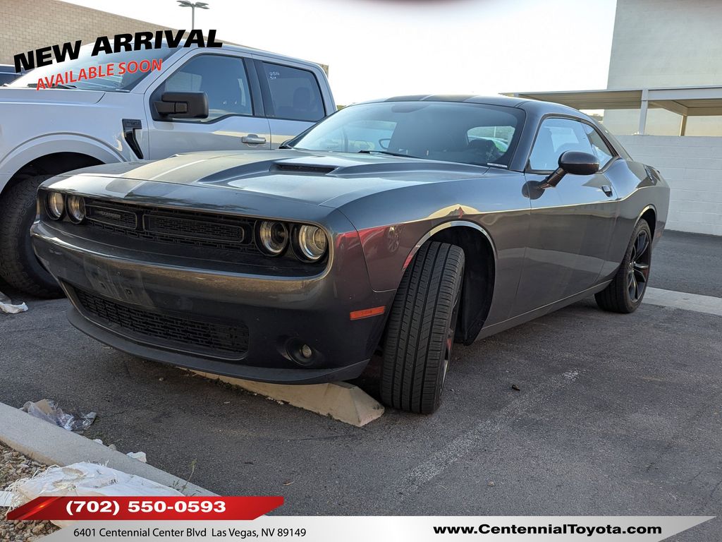 2016 Dodge Challenger SXT's photo