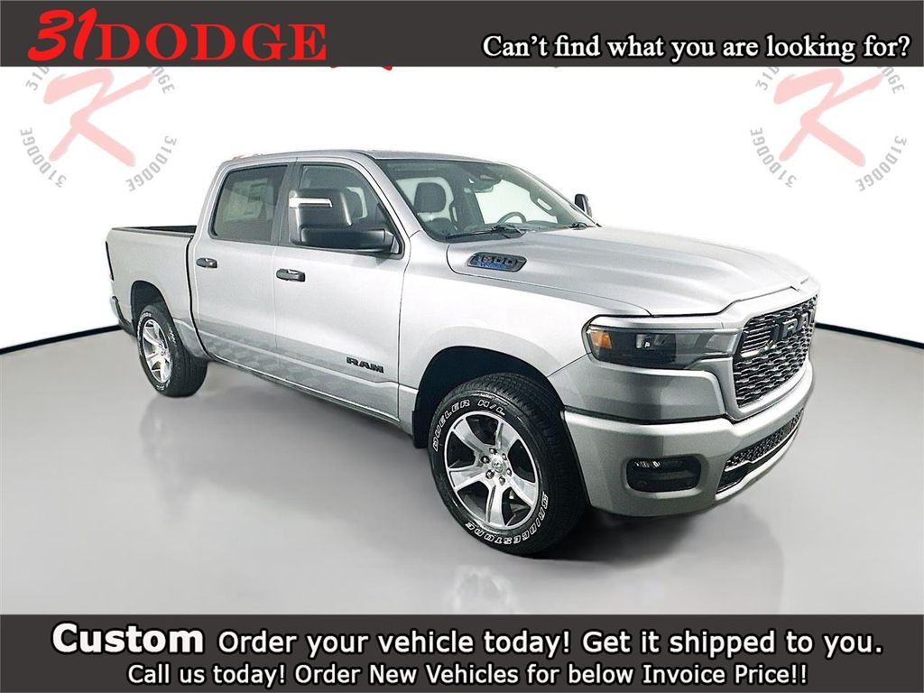 2025 RAM 1500 Express Crew Cab 4WD