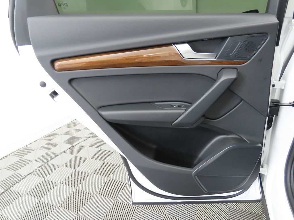 Thumbnail: 2022 Audi Q5 - 25