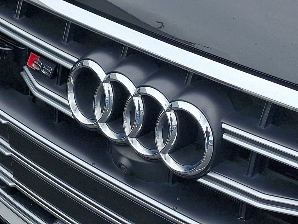 Thumbnail: 2020 Audi S6 - 30
