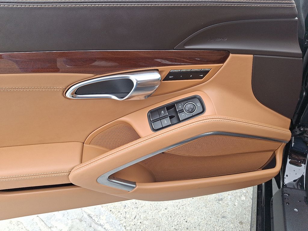 Thumbnail: 2016 Porsche 911 - 13