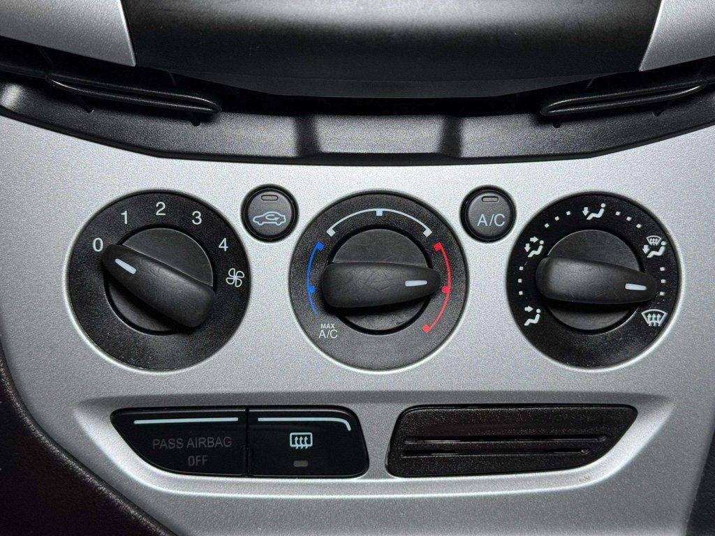 Used 2014 Tuxedo Black Metallic Ford SE image 7