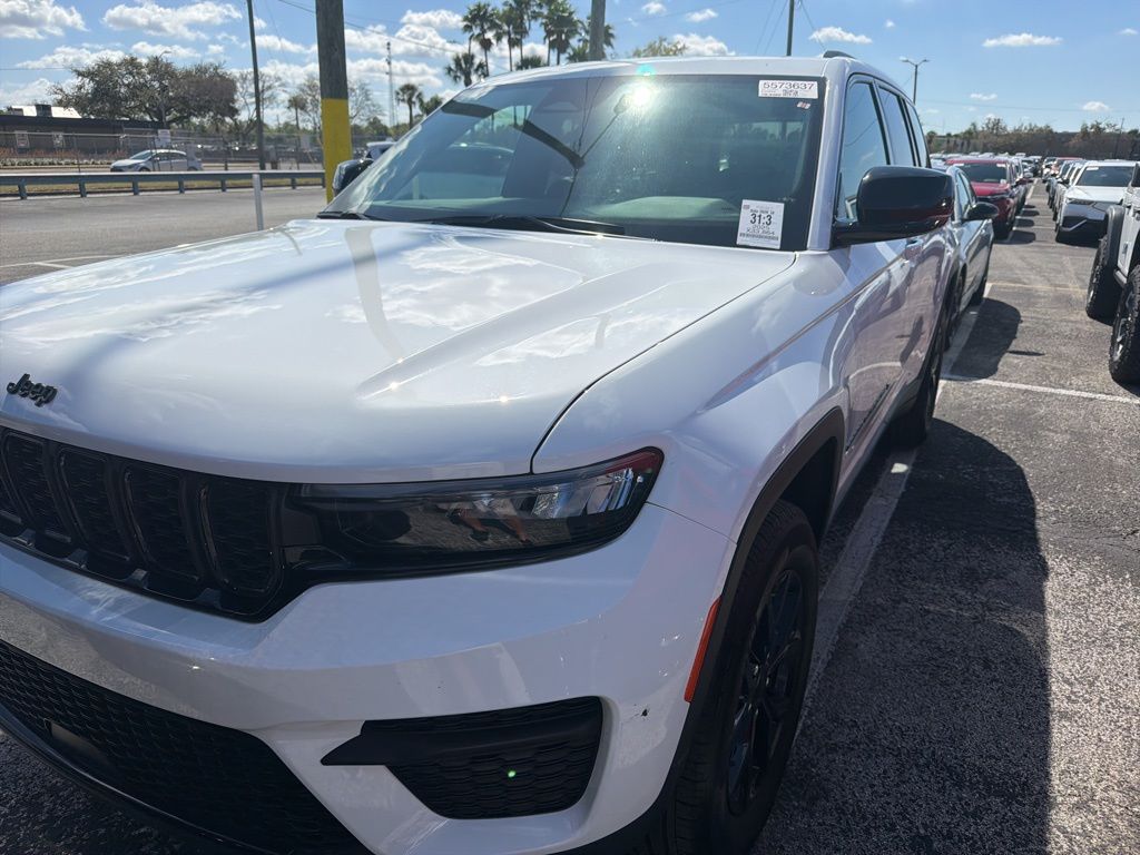 2025 Jeep Grand Cherokee Altitude RWD