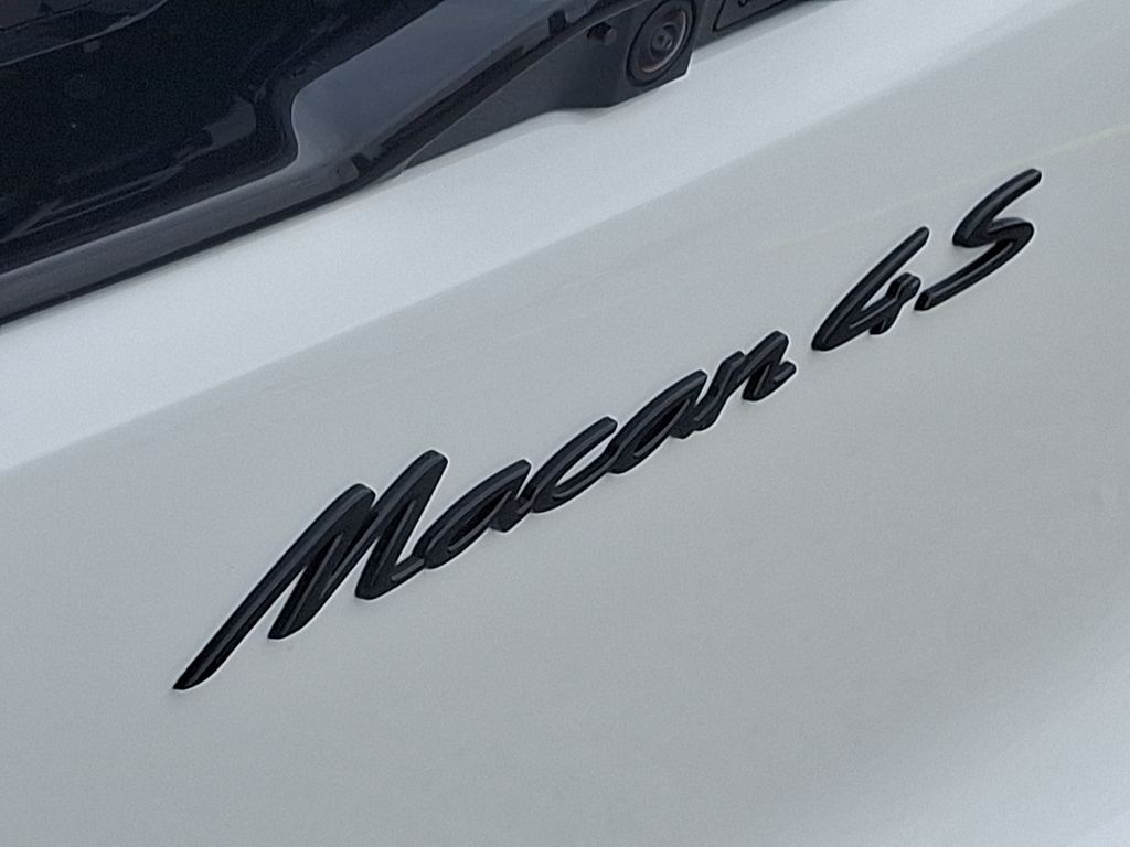 Thumbnail: 2025 Porsche Macan - 25