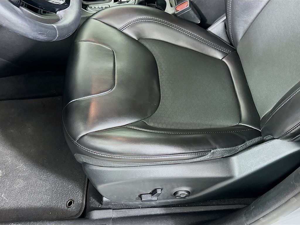 Thumbnail: 2019 Jeep Cherokee - 19