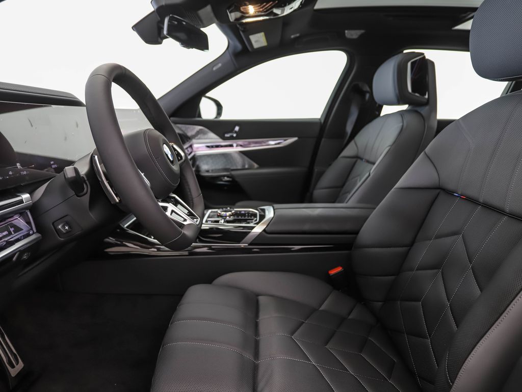 Thumbnail: 2025 BMW 7 Series - 11