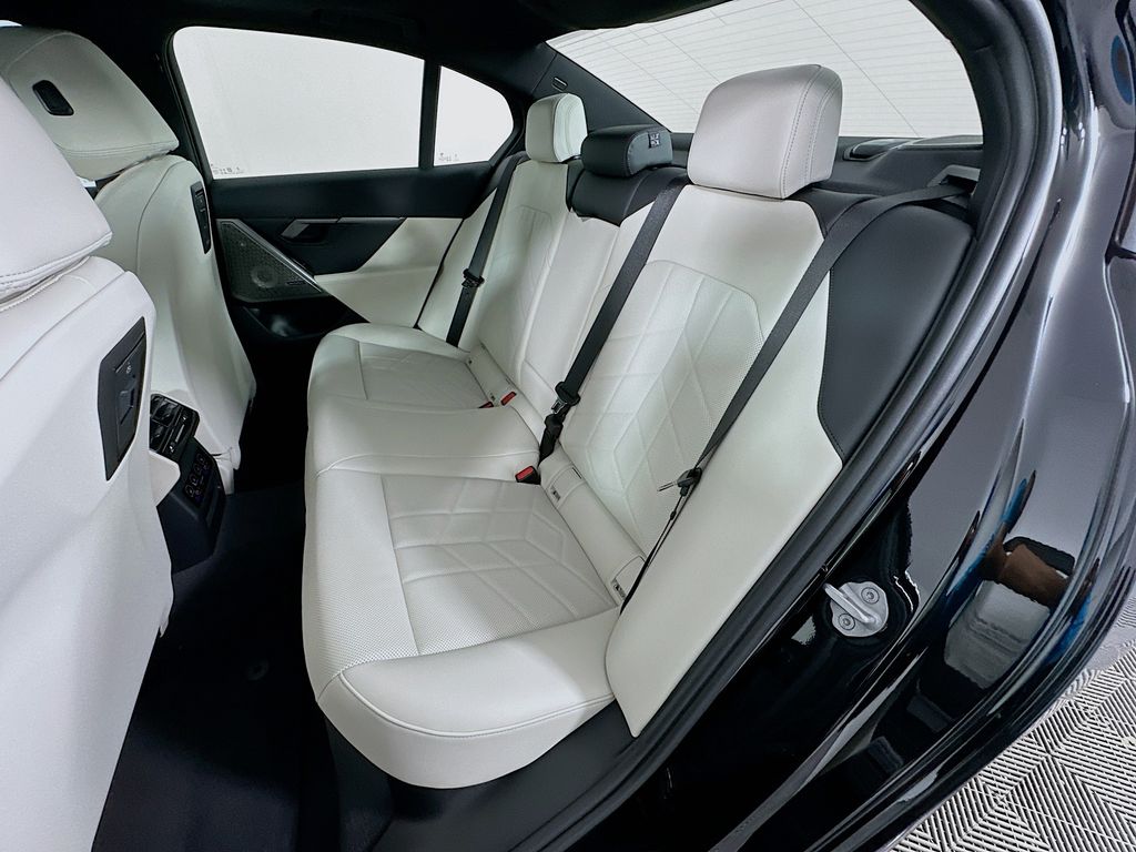 Thumbnail: 2026 BMW i5 - 17