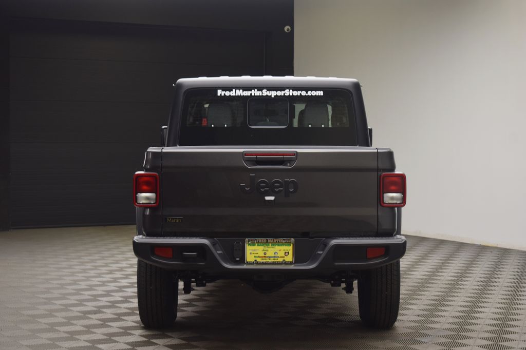 new 2026 Jeep Gladiator car, priced at $40,261