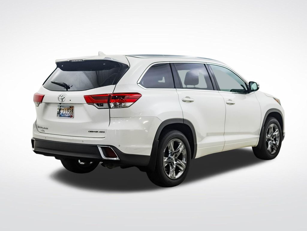 Thumbnail: 2018 Toyota Highlander - 5