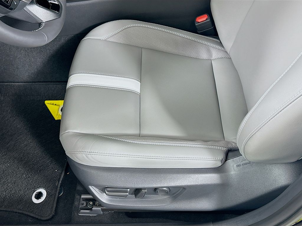 Thumbnail: 2025 Toyota Camry - 20