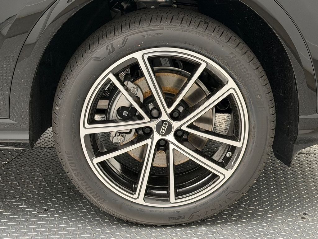 Thumbnail: 2026 Audi Q5 - 9