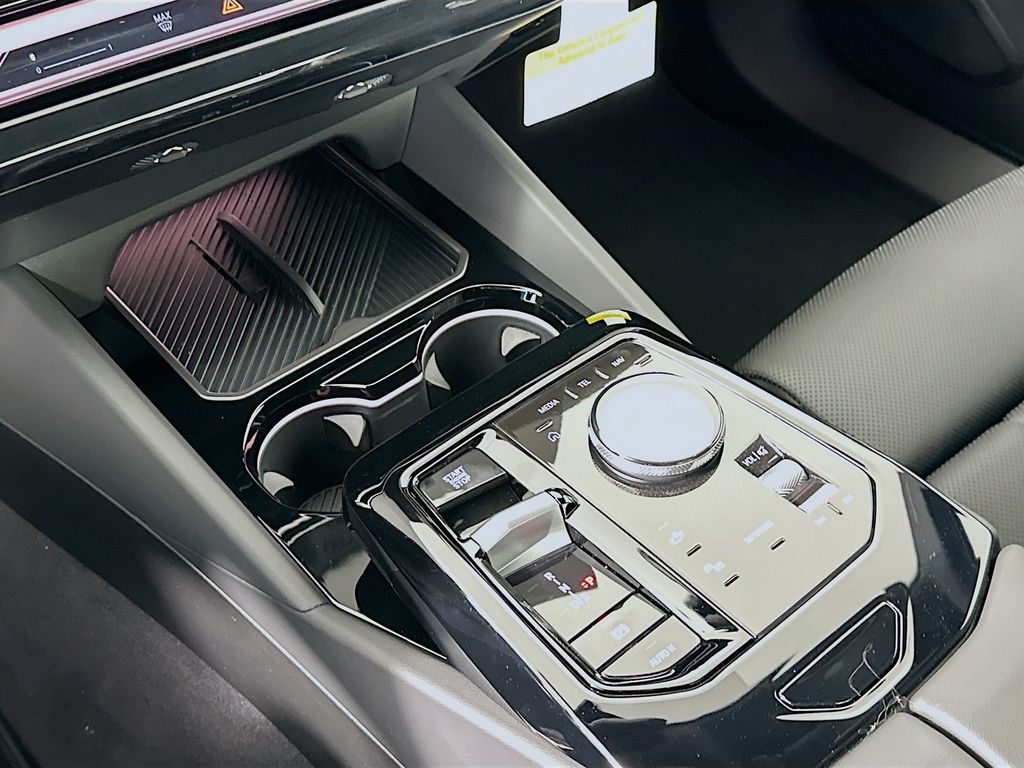 Thumbnail: 2026 BMW 5 Series - 15