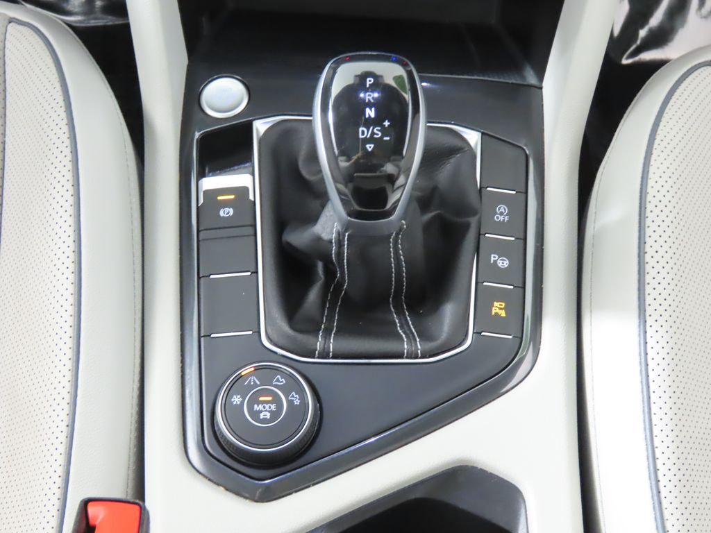 Thumbnail: 2022 Volkswagen Tiguan - 25