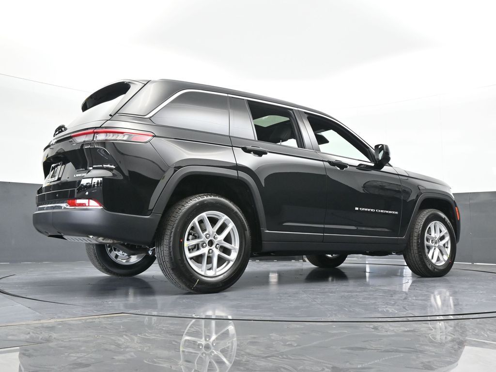 New 2026 Diamond Black Crystal Pearlcoat Jeep Laredo X image 58