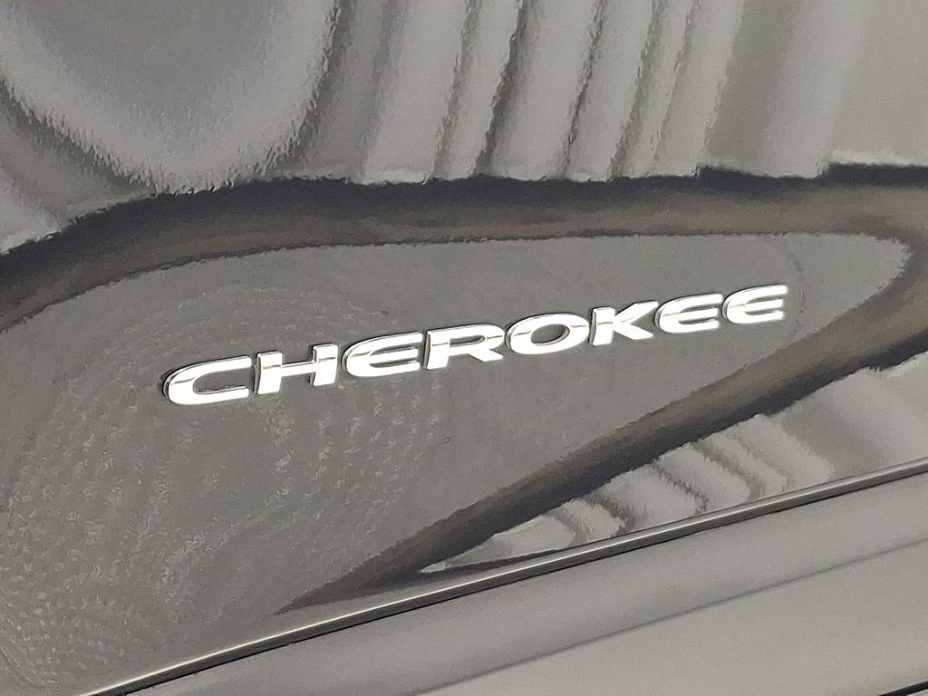 Thumbnail: 2015 Jeep Cherokee - 29